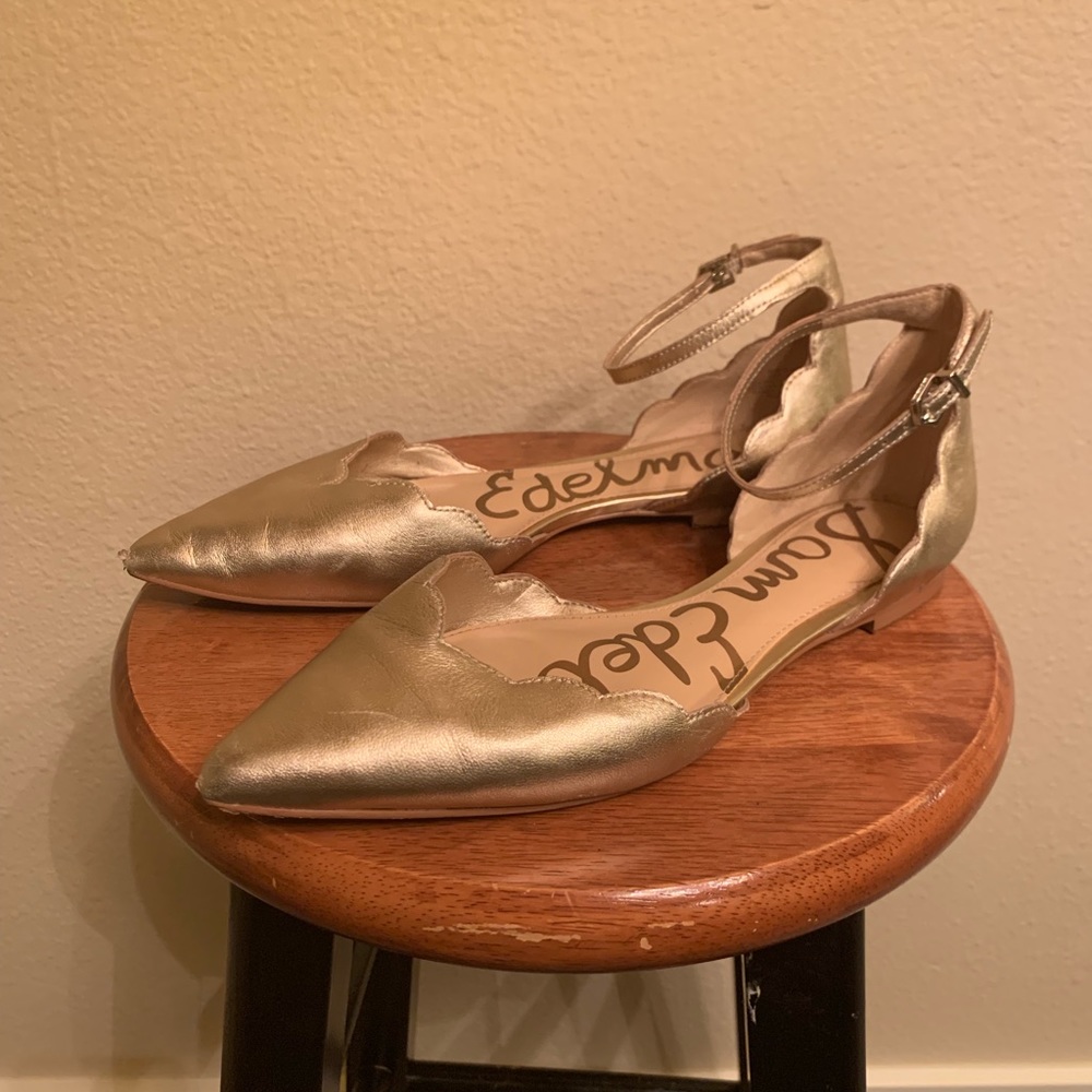 Gold Flats with scalloped edges